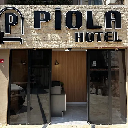 Piola Kadikoey מלון