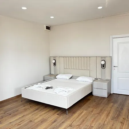 Piola Kadikoey Hotel 3*